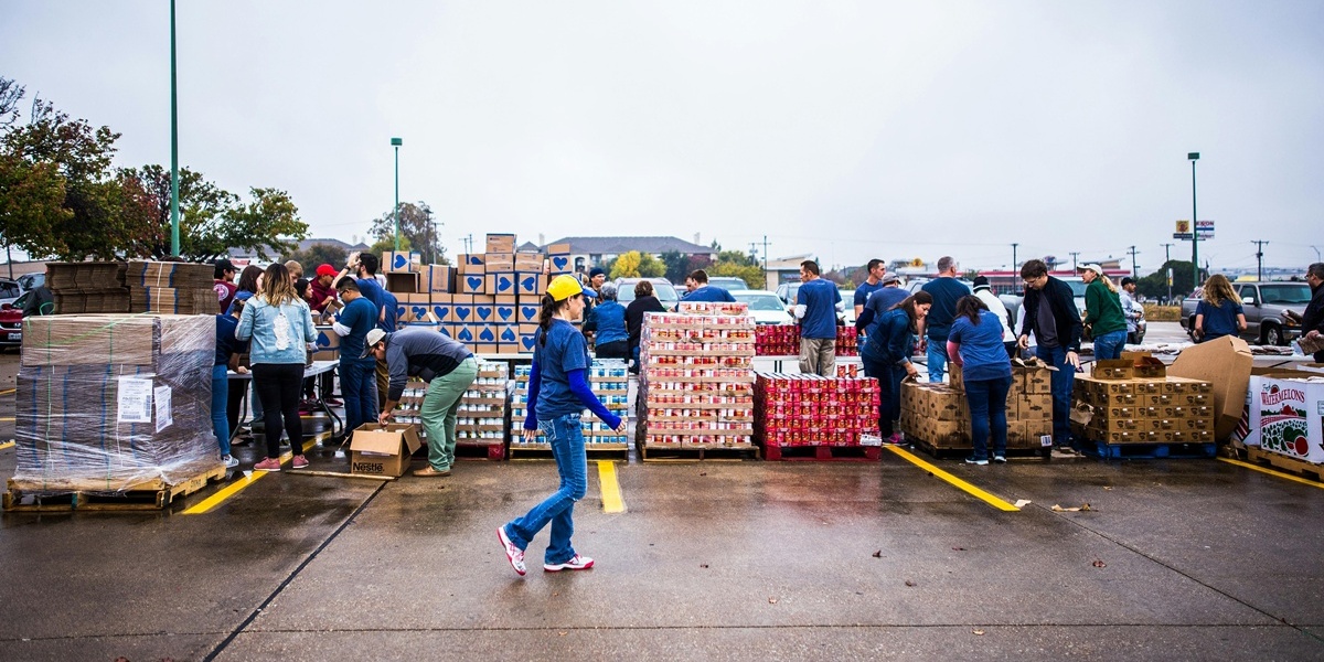 10 Exemplos Inspiradores de Negócios Sociais que Transformam Comunidades